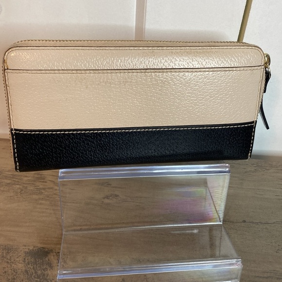 Kate Spade Black and Cream Colour block Wallet - lots of organizational space - Picture 2 of 7